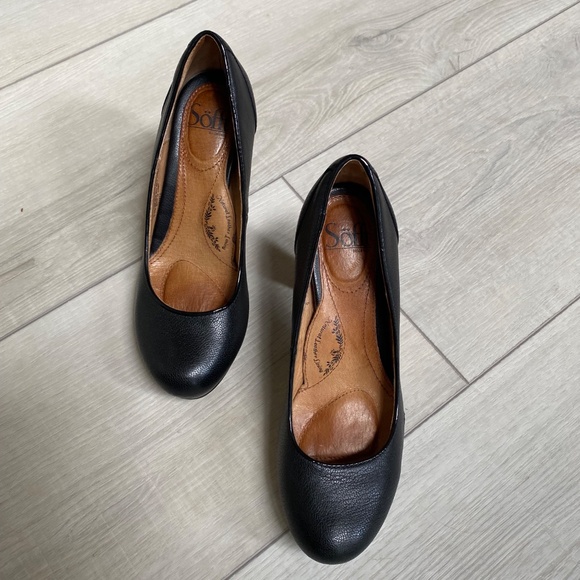 Sofft Black Leather Pumps - Picture 6 of 6